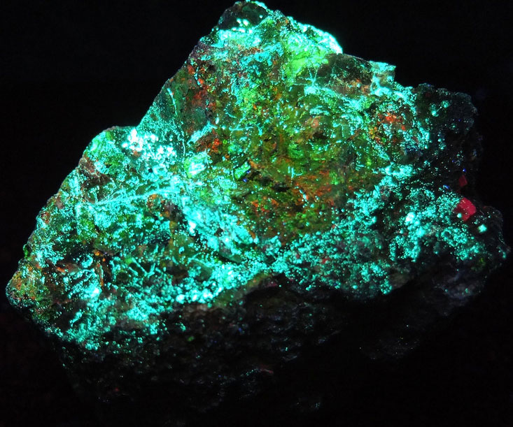 Fluorescent Uranium Ore 1